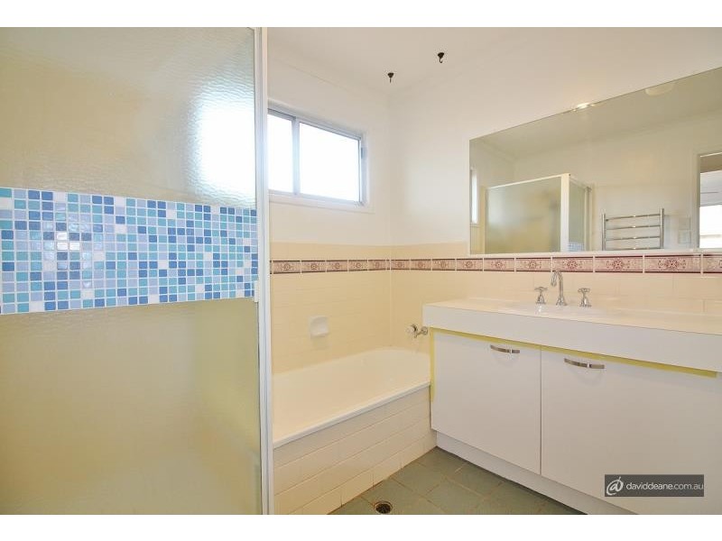 8 Arunga Street, Petrie QLD 4502