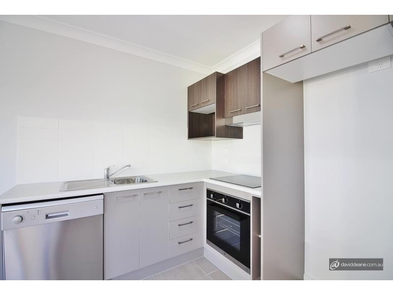 2/12 Cornelius Street, Clontarf QLD 4019