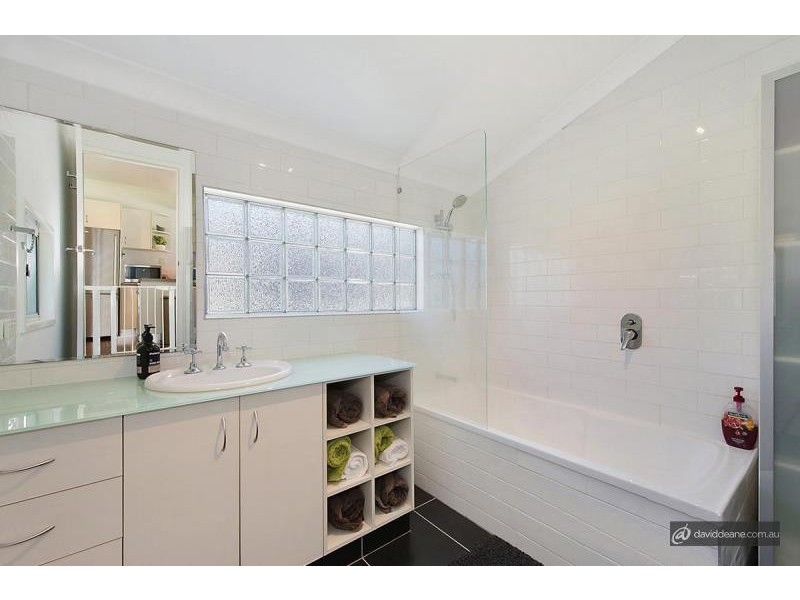 9 Glendavis Street, Brighton QLD 4017