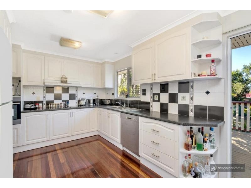 33 Porter Street, Redcliffe QLD 4020