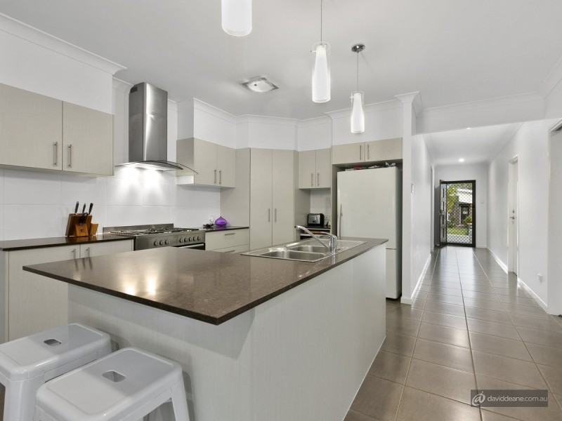 33 Bowerbird Crescent, Dakabin QLD 4503