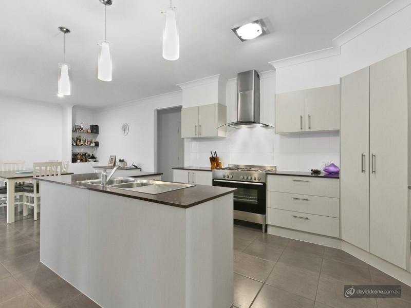 33 Bowerbird Crescent, Dakabin QLD 4503