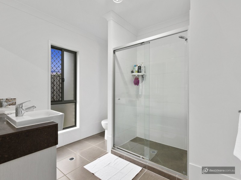 33 Bowerbird Crescent, Dakabin QLD 4503