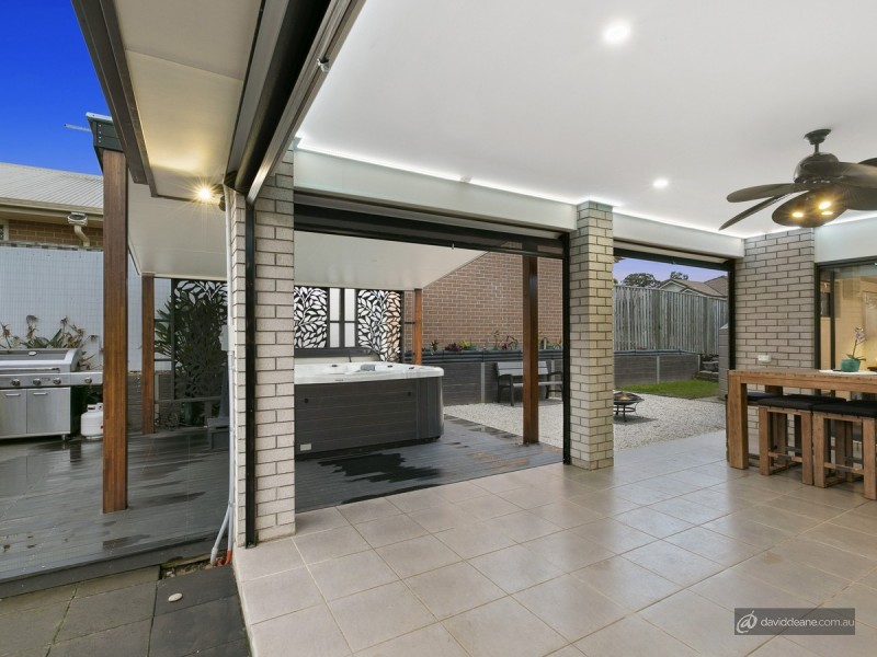 33 Bowerbird Crescent, Dakabin QLD 4503