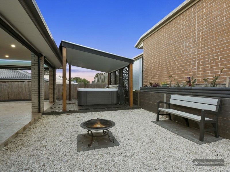 33 Bowerbird Crescent, Dakabin QLD 4503