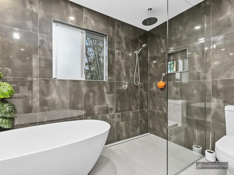 18 Leis Road West, Kallangur QLD 4503