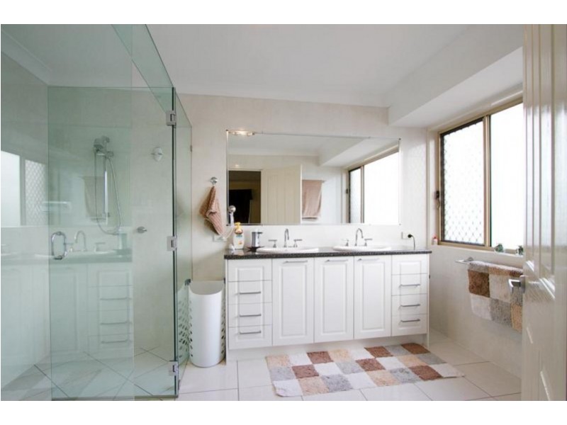 9 Mondial Dve, Warner QLD 4500 Floorplan