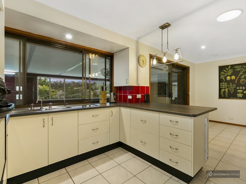 7 Pedder Court, Petrie QLD 4502