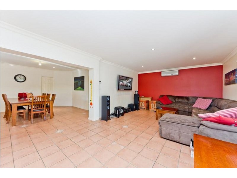 8 Haly Crt, Petrie QLD 4502