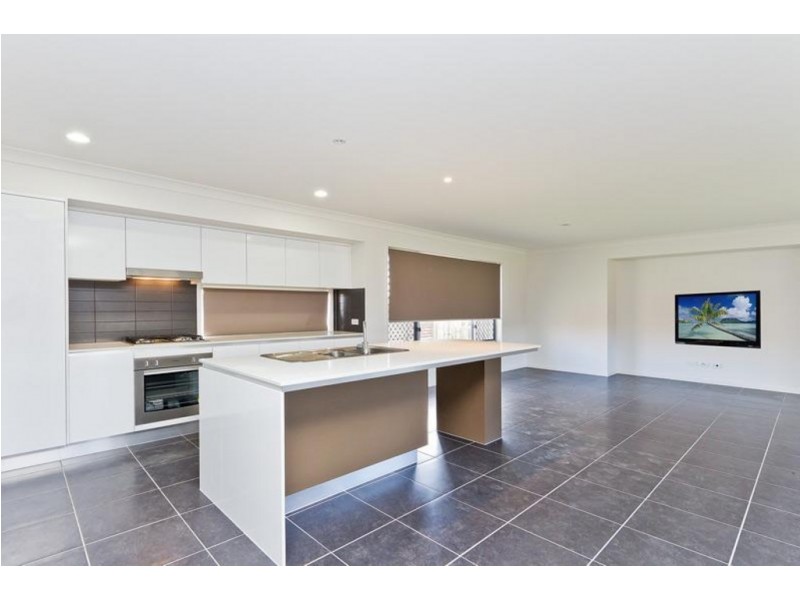 5 Central Green Dr, Narangba QLD 4504