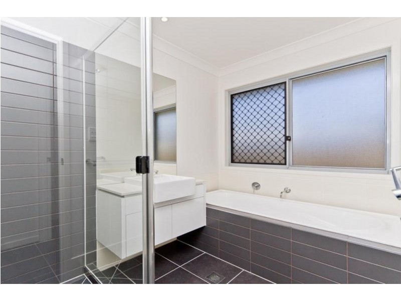 5 Central Green Dr, Narangba QLD 4504