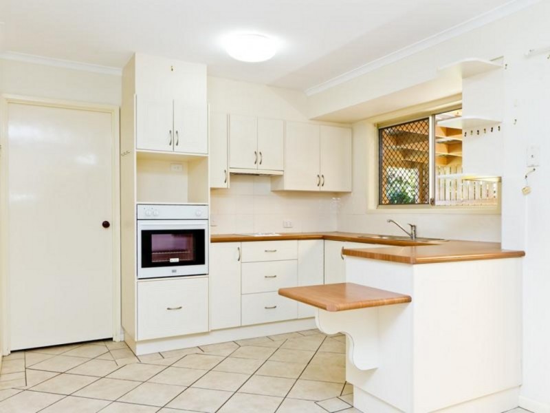 16 Brennan Pde, Strathpine QLD 4500
