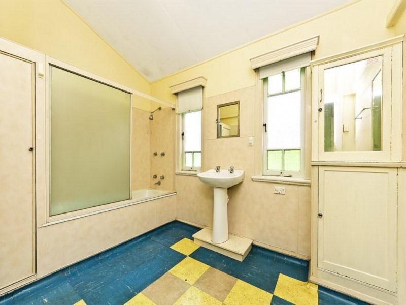 19 Park Road, Wooloowin QLD 4030