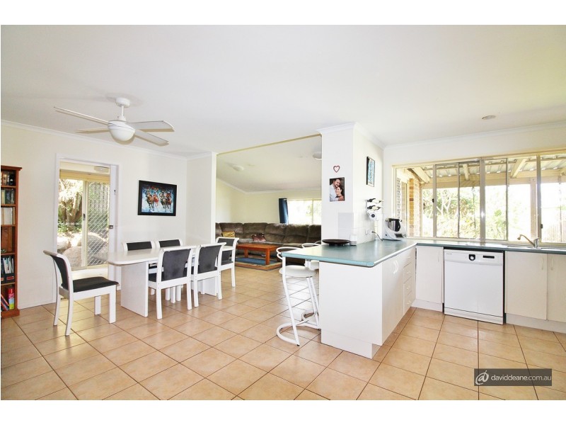 4 Ritchie Court, Petrie QLD 4502