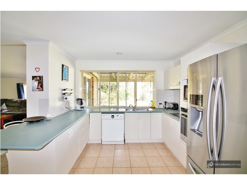 4 Ritchie Court, Petrie QLD 4502