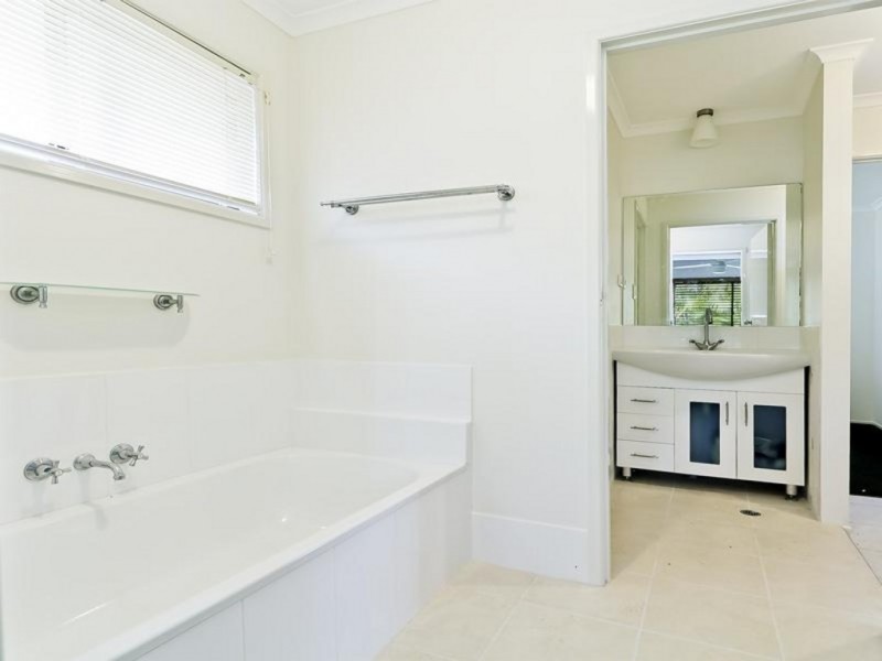 6 Lauralyn Court, Bray Park QLD 4500