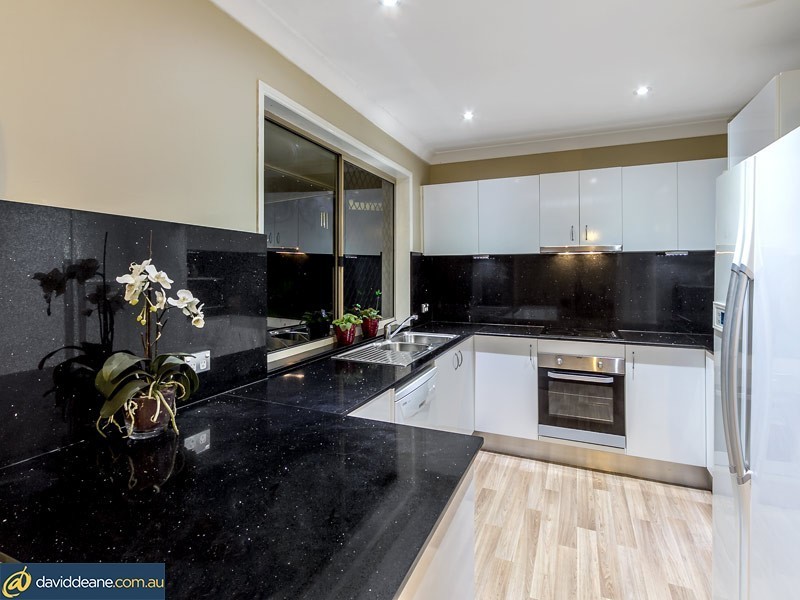 14 Fontenay Ct, Petrie QLD 4502