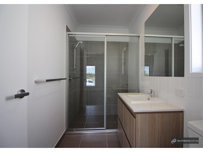 50 McConnell Esplanade, Strathpine QLD 4500