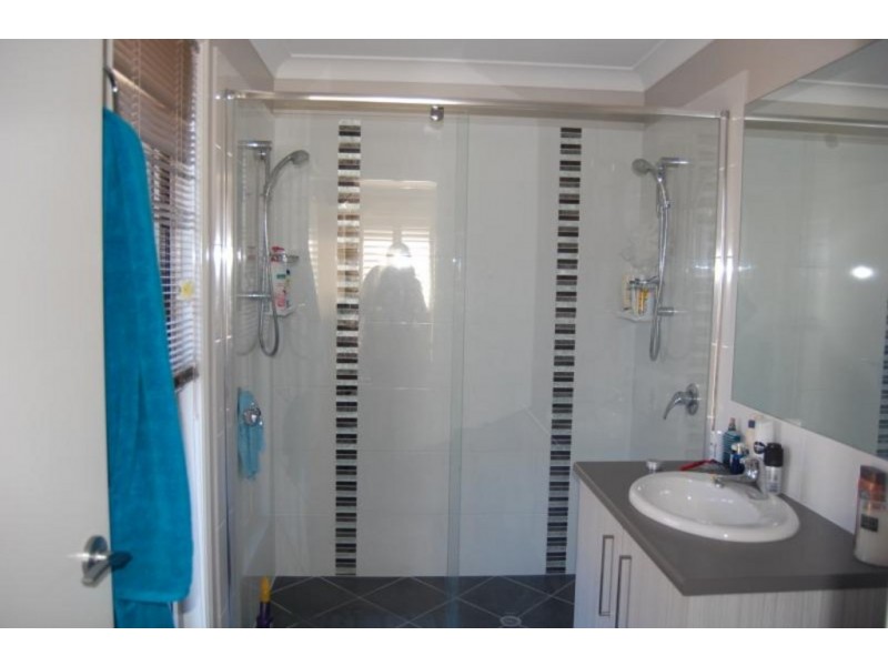 34 Admiralty Cct, Lawnton QLD 4501