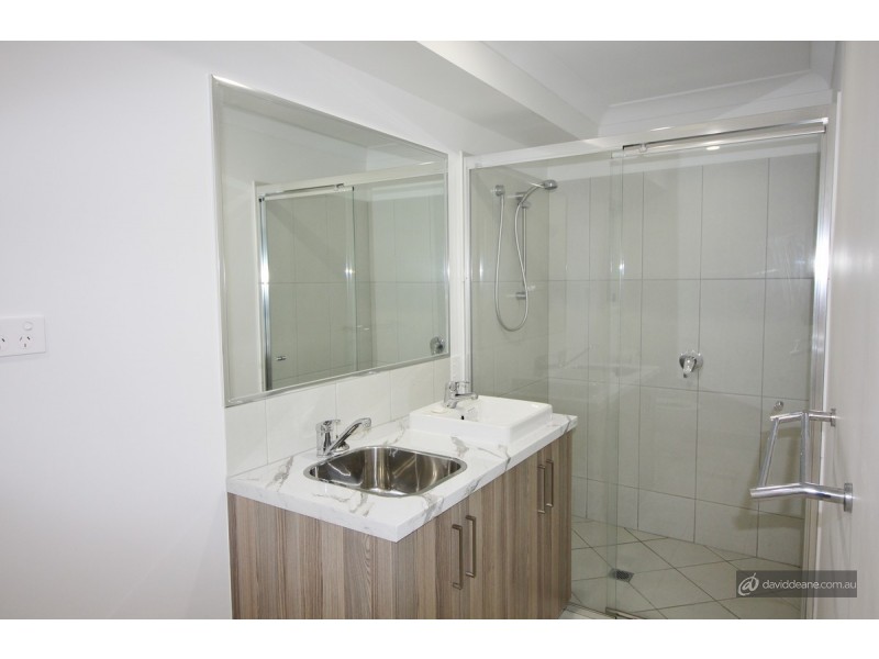 2/62 Jones Street, Rothwell QLD 4022