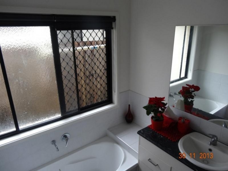 8 Columbus Ct, Bray Park QLD 4500