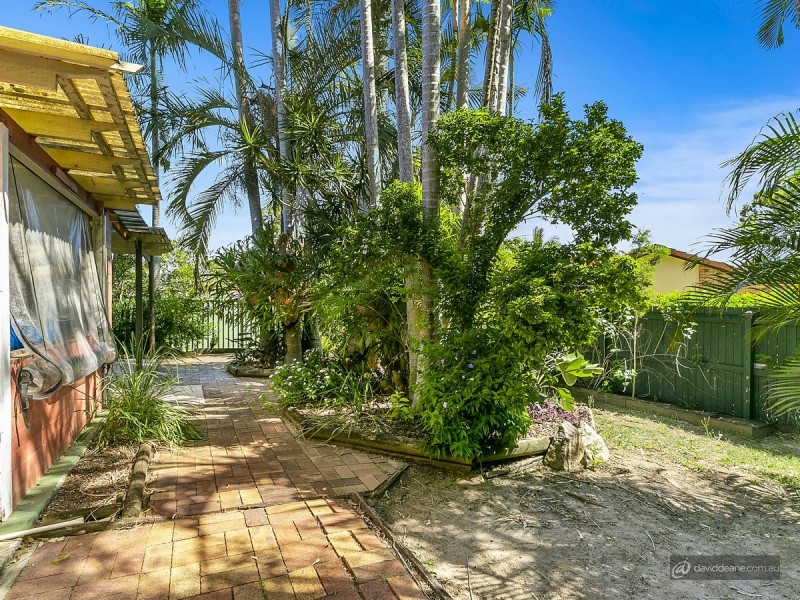 6 Newlands Avenue, Petrie QLD 4502