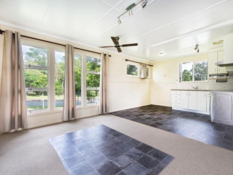 40 Young Street, Petrie QLD 4502