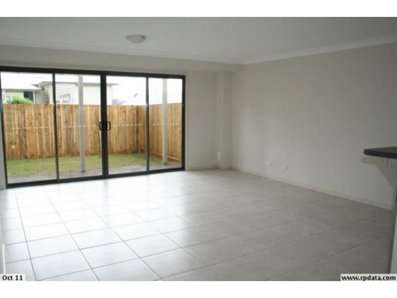 1/24 Armstrong St, Petrie QLD 4502