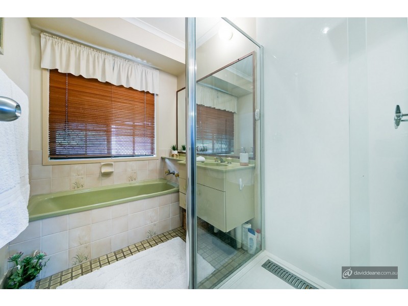 4 Cowal Court, Petrie QLD 4502