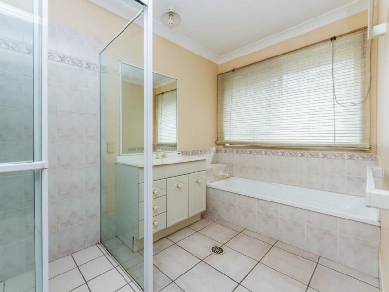 11 Mirrigan Ct, Petrie QLD 4502