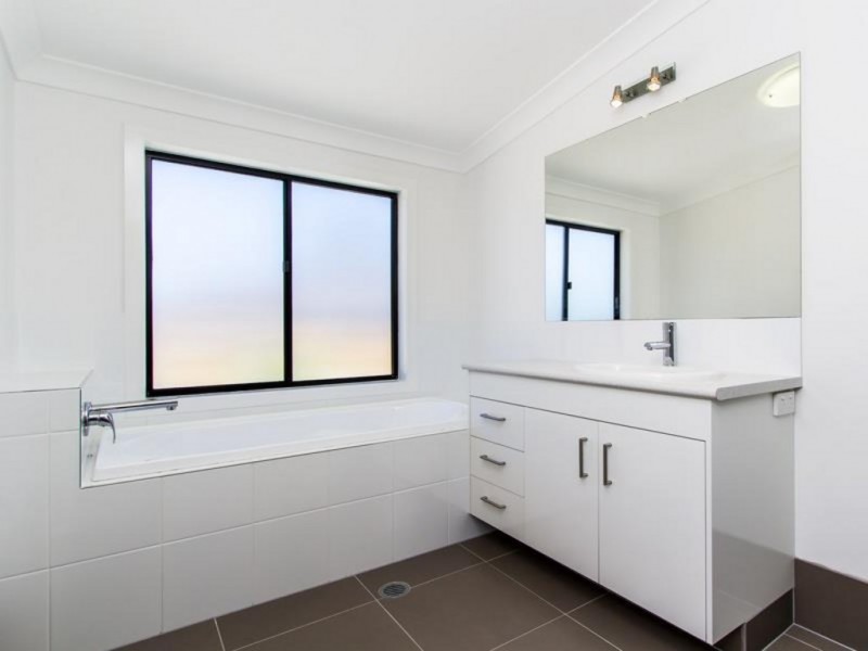 41A Bella St, Cashmere QLD 4500