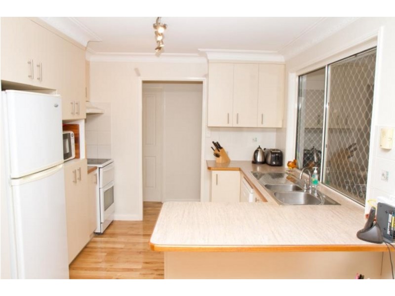 11 Frenchs Rd, Petrie QLD 4502