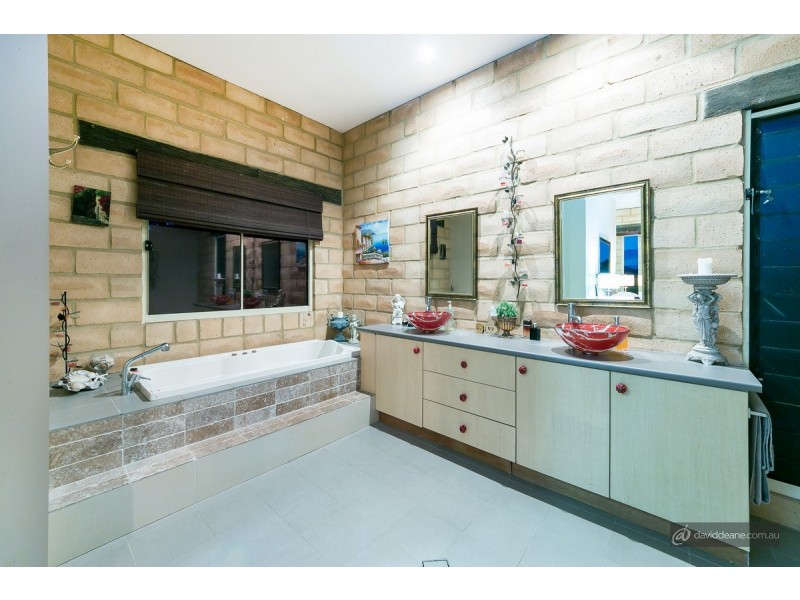 21 Andrew Clarke Road, Whiteside QLD 4503