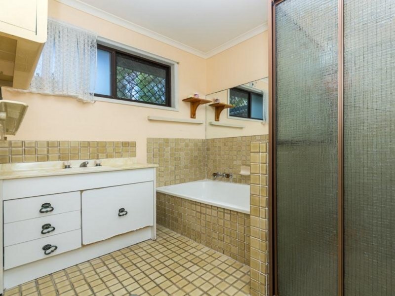 8 Livingstone St, Strathpine QLD 4500