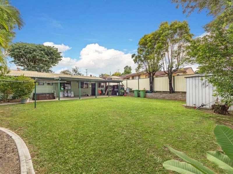 8 Livingstone St, Strathpine QLD 4500