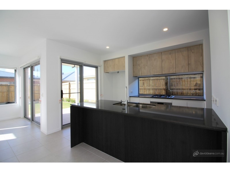 5 Monroe Crescent, Strathpine QLD 4500