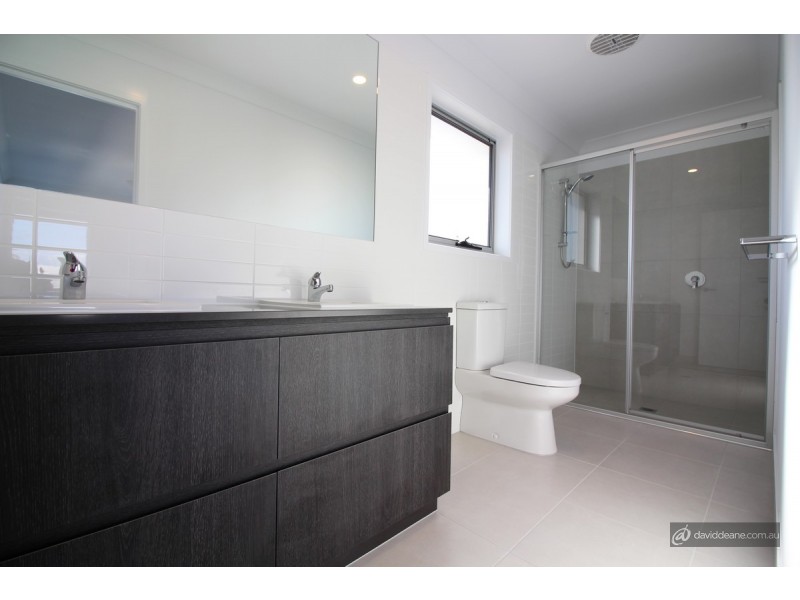 5 Monroe Crescent, Strathpine QLD 4500