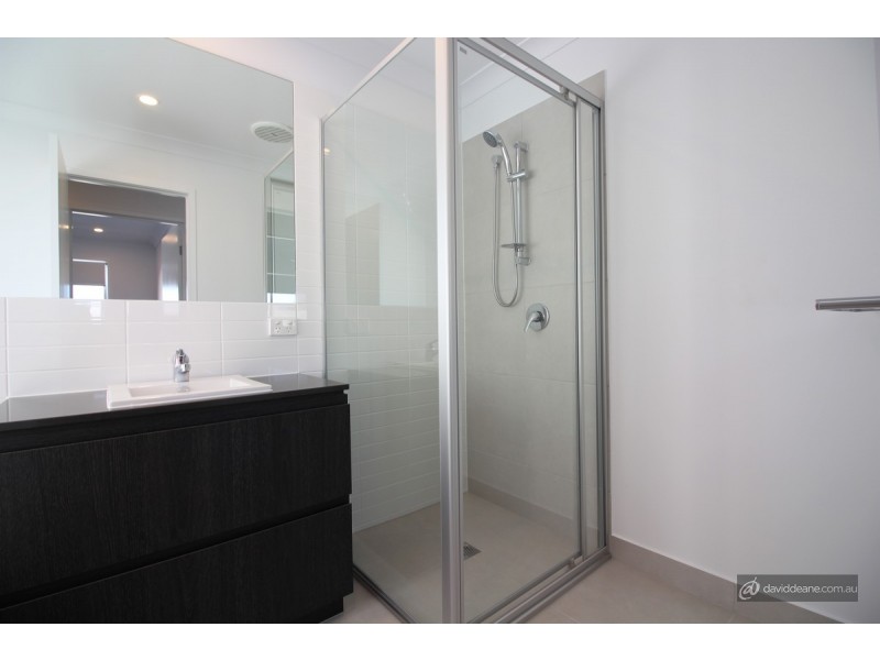 5 Monroe Crescent, Strathpine QLD 4500