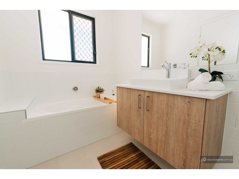 100 Spitfire Avenue, Strathpine QLD 4500