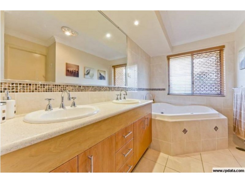 17 Duyvestyn Tce, Murrumba Downs QLD 4503