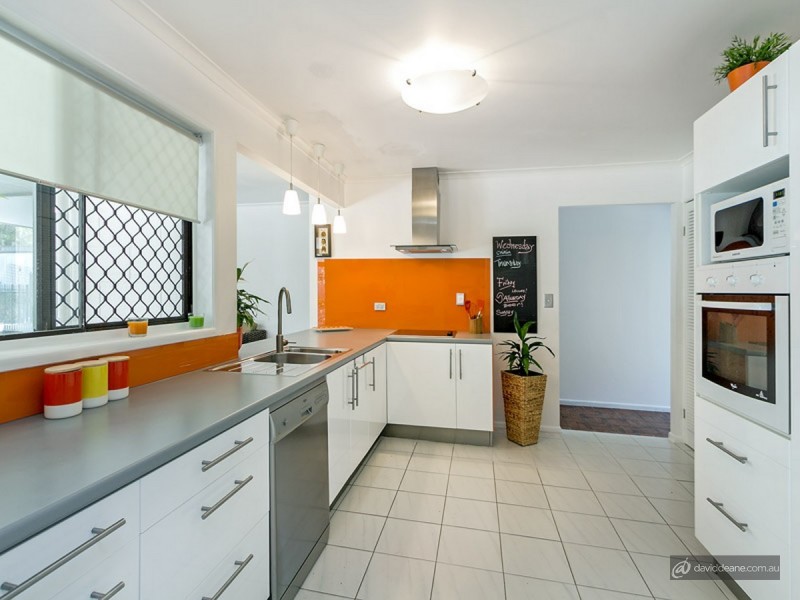 17 Killara Crescent, Petrie QLD 4502