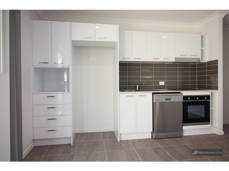 2/17 Hart Street, Lawnton QLD 4501