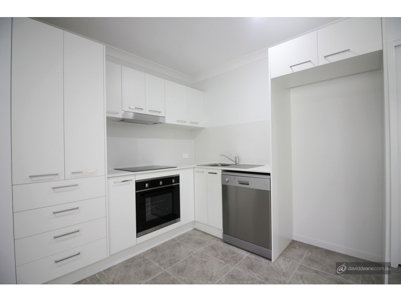 2/2A Lucas Street, Scarborough QLD 4020
