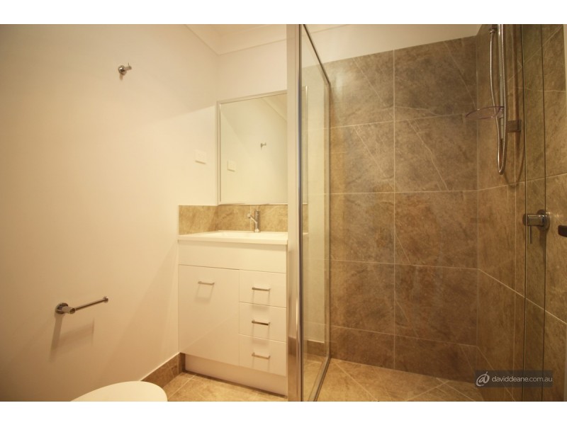 2/2A Lucas Street, Scarborough QLD 4020