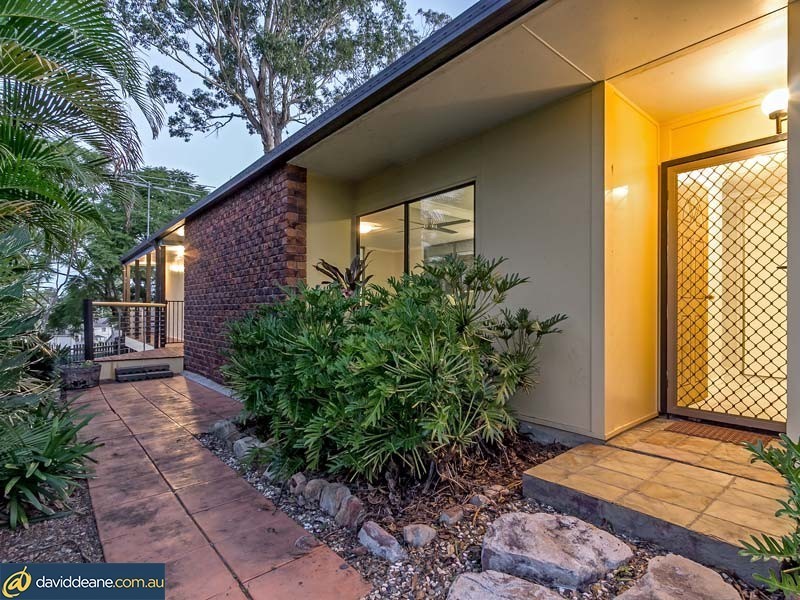 1 Lindfield Dr, Petrie QLD 4502