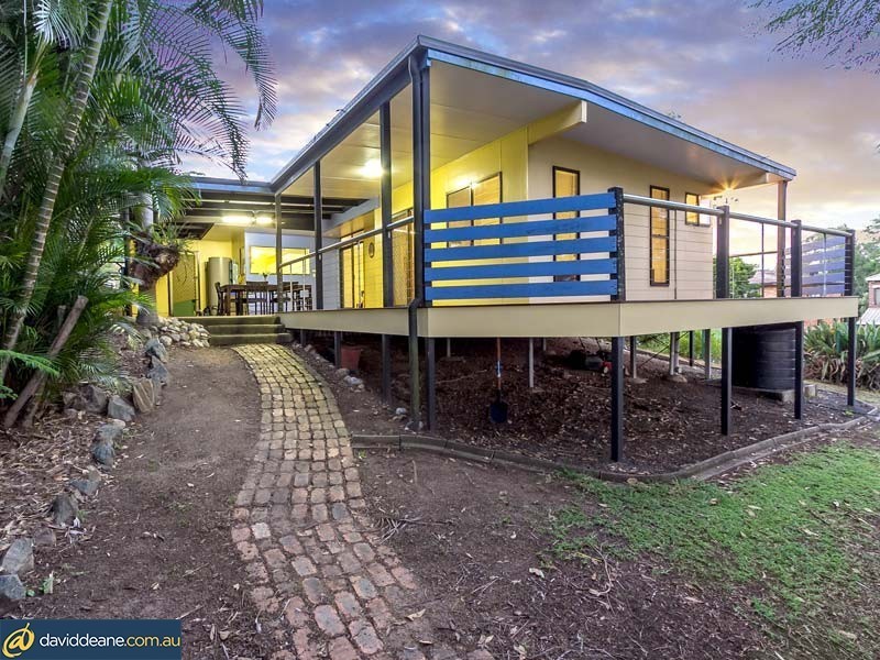 1 Lindfield Dr, Petrie QLD 4502