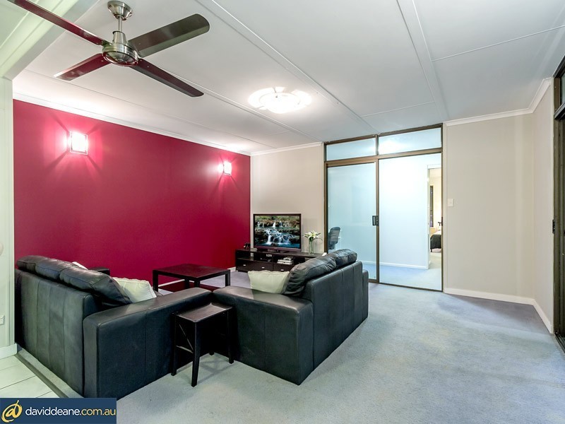 1 Lindfield Dr, Petrie QLD 4502