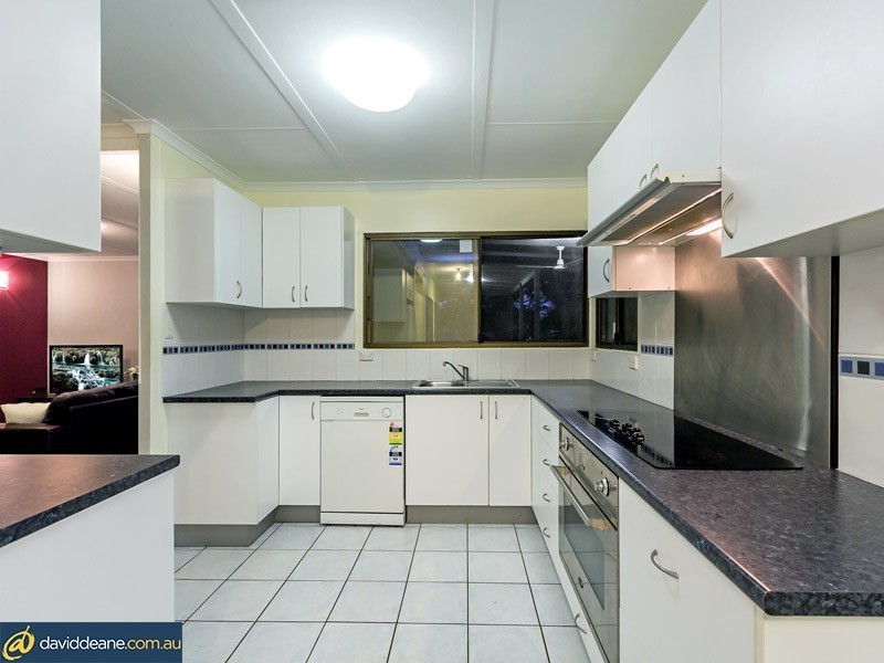 1 Lindfield Dr, Petrie QLD 4502