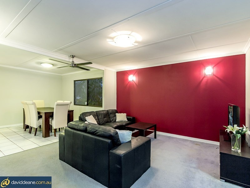 1 Lindfield Dr, Petrie QLD 4502