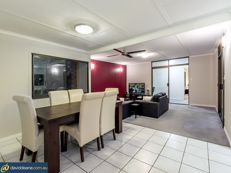 1 Lindfield Dr, Petrie QLD 4502